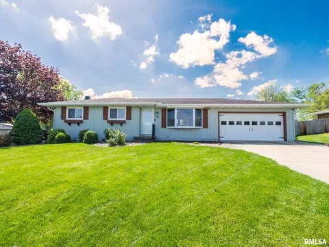 Exterior - 1128 W Progress St, Metamora, IL 61548 photo 6 of 17