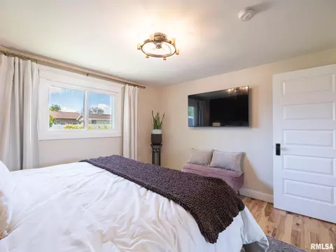 Bedroom - 1128 W Progress St, Metamora, IL 61548 photo 6 of 10