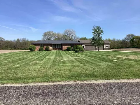 34707 N Diamond Point Rd, Farmington, IL 61531