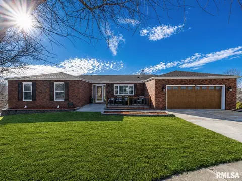 2213 Cordova Ct, Pekin, IL 61554