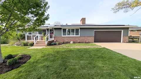 506 Hillcrest Dr, Washington, IL 61571