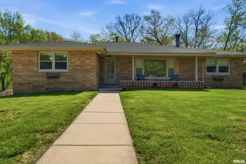 137 Baker St, East Peoria, IL 61611