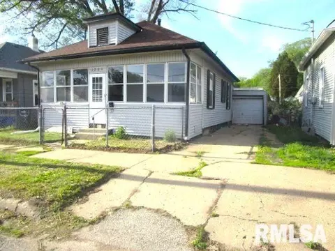 1205 Margaret St, Pekin, IL 61554