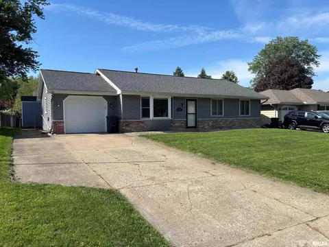 5732 W Colt Dr, Peoria, IL 61607