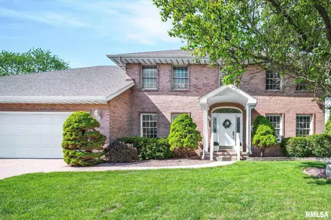 1111 W Cayman Cv, Peoria, IL 61615