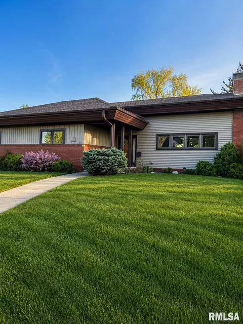 509 W Crestwood St, Peoria, IL 61614
