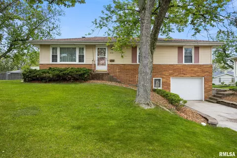 2706 W Huntington Dr, Peoria, IL 61614