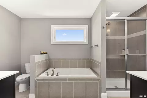 Bath - 11316 N Chesapeake Ln, Dunlap, IL 61525 photo 2 of 6