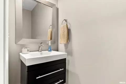 Bath - 11316 N Chesapeake Ln, Dunlap, IL 61525 photo 1 of 6
