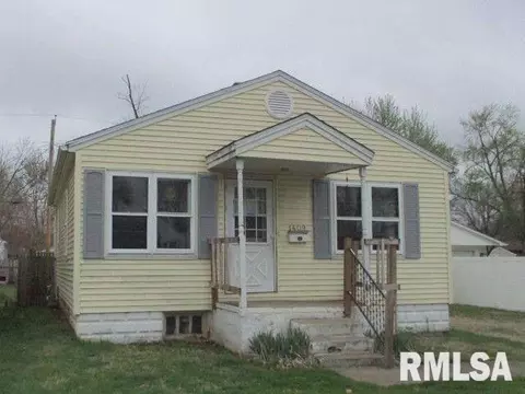1409 S 9th St, Pekin, IL 61554