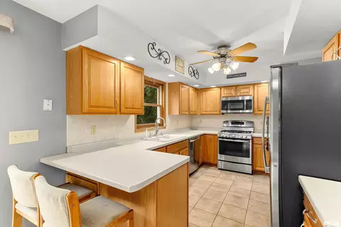 Kitchen - 4903 S Lake Camelot Dr, Mapleton, IL 61547 photo 2 of 4