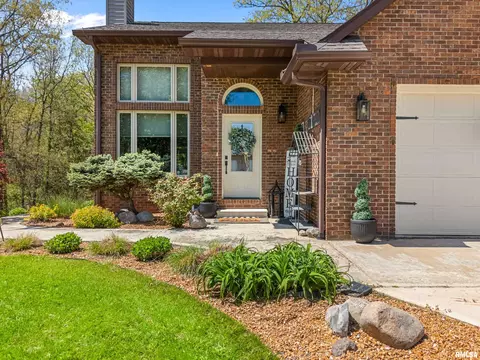 4903 S Lake Camelot Dr, Mapleton, IL 61547