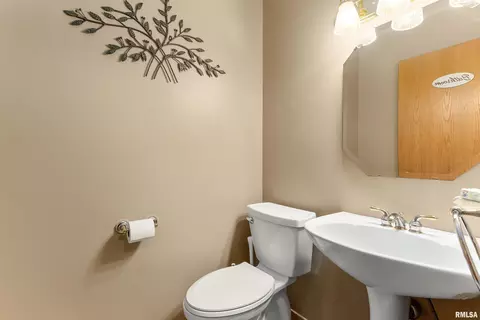 Bath - 4903 S Lake Camelot Dr, Mapleton, IL 61547 photo 1 of 4
