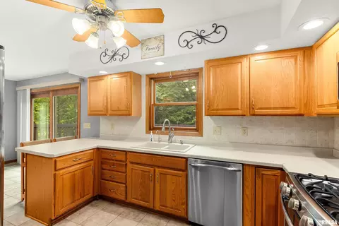Kitchen - 4903 S Lake Camelot Dr, Mapleton, IL 61547 photo 3 of 4