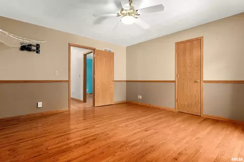 Bedroom - 4903 S Lake Camelot Dr, Mapleton, IL 61547 photo 5 of 8