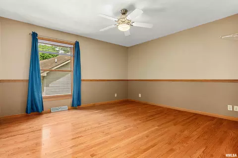 Bedroom - 4903 S Lake Camelot Dr, Mapleton, IL 61547 photo 6 of 8