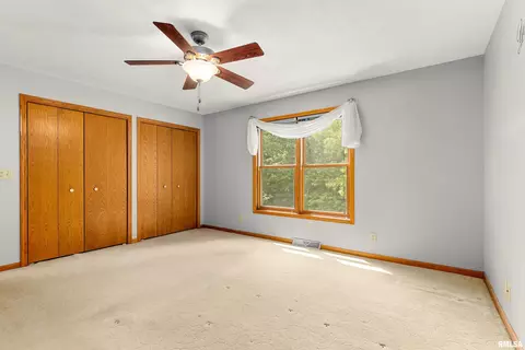 Bedroom - 4903 S Lake Camelot Dr, Mapleton, IL 61547 photo 2 of 8
