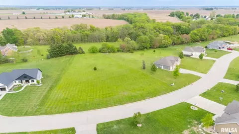 116 Lost Creek Ct, Pekin, IL 61554