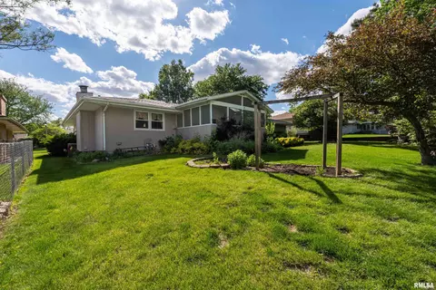 Exterior - 210 Riss Dr, Normal, IL 61761 photo 7 of 10