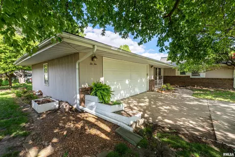 Exterior - 210 Riss Dr, Normal, IL 61761 photo 4 of 10