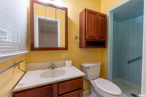Bath - 210 Riss Dr, Normal, IL 61761 photo 2 of 4