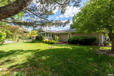 Exterior - 210 Riss Dr, Normal, IL 61761 photo 9 of 10