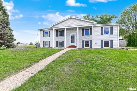 150 E Oakwood St, Morton, IL 61550