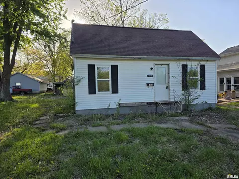 454 S 3rd Ave, Canton, IL 61520