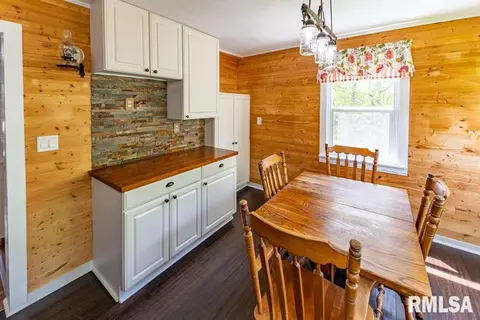 Dining - 14509 N Centerville Rd, Edelstein, IL 61526 photo 1 of 4
