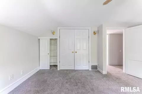 Bedroom - 14509 N Centerville Rd, Edelstein, IL 61526 photo 8 of 15