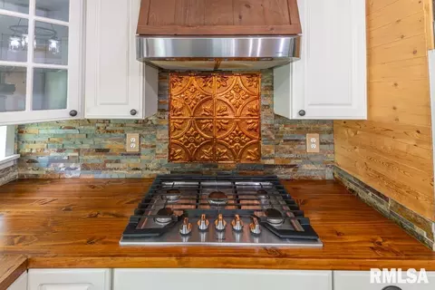 Kitchen - 14509 N Centerville Rd, Edelstein, IL 61526 photo 4 of 8