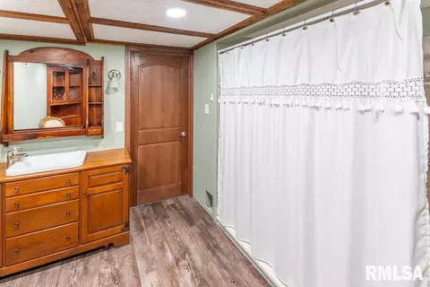 Bath - 14509 N Centerville Rd, Edelstein, IL 61526 photo 4 of 8