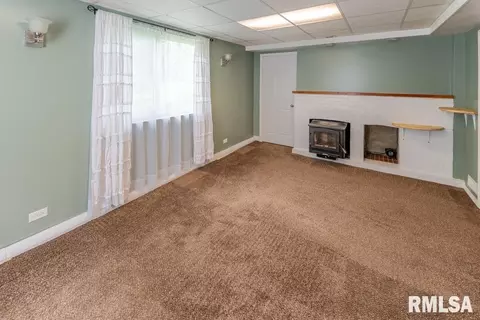 Living - 14509 N Centerville Rd, Edelstein, IL 61526 photo 3 of 4