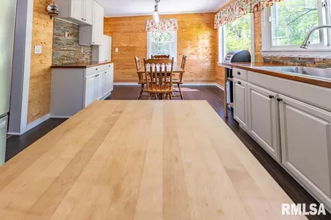 Kitchen - 14509 N Centerville Rd, Edelstein, IL 61526 photo 8 of 8