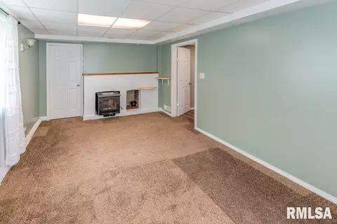 Living - 14509 N Centerville Rd, Edelstein, IL 61526 photo 4 of 4
