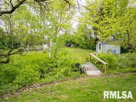 Exterior - 14509 N Centerville Rd, Edelstein, IL 61526 photo 9 of 17