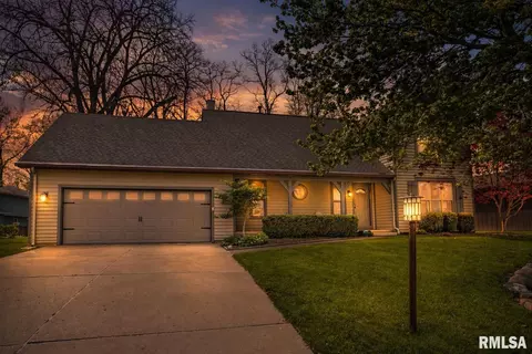 10611 N Sleepy Hollow Rd, Peoria, IL 61615