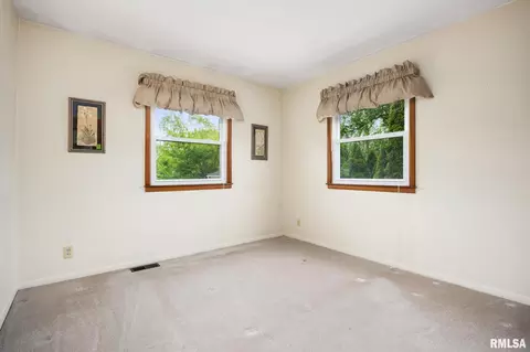 Bedroom - 200 Bess St, Washington, IL 61571 photo 3 of 10