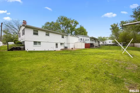 Exterior - 200 Bess St, Washington, IL 61571 photo 3 of 4