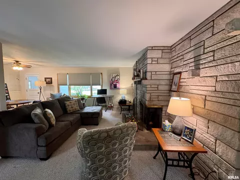 Living - 731 Madelyn Ave, Macomb, IL 61455 photo 2 of 4