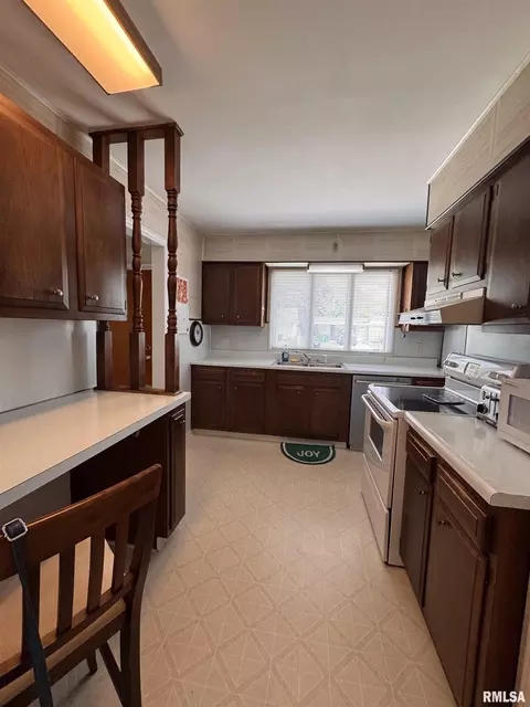 Kitchen - 731 Madelyn Ave, Macomb, IL 61455 photo 4 of 5