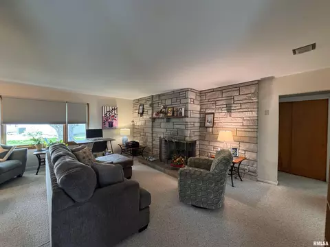 Living - 731 Madelyn Ave, Macomb, IL 61455 photo 1 of 4