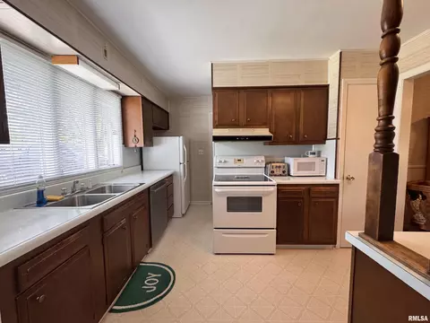 Kitchen - 731 Madelyn Ave, Macomb, IL 61455 photo 1 of 5
