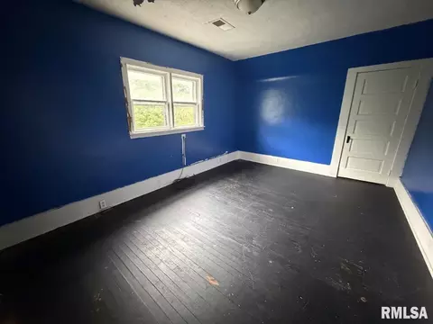Bedroom - 105 E Spring St, Anna, IL 62906 photo 5 of 7