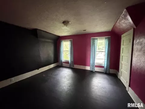 Bedroom - 105 E Spring St, Anna, IL 62906 photo 6 of 7