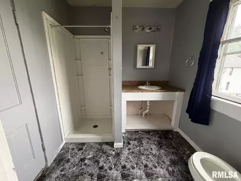 Bath - 105 E Spring St, Anna, IL 62906 photo 4 of 4