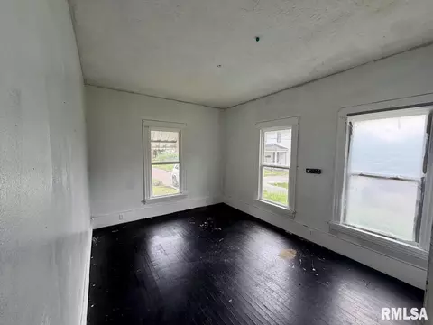 Bedroom - 105 E Spring St, Anna, IL 62906 photo 2 of 7