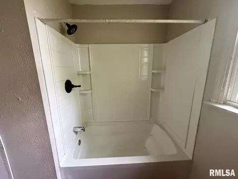Bath - 105 E Spring St, Anna, IL 62906 photo 1 of 4