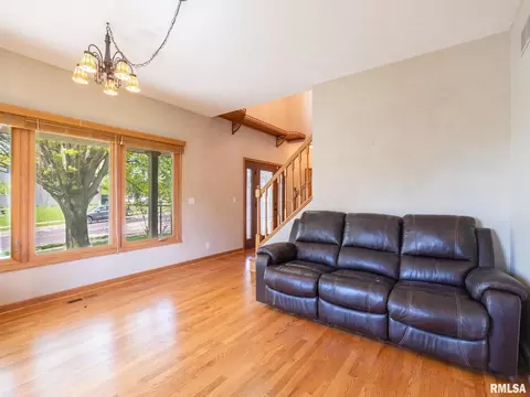 Living - 11220 N Brooklyn Pl, Dunlap, IL 61525 photo 2 of 4