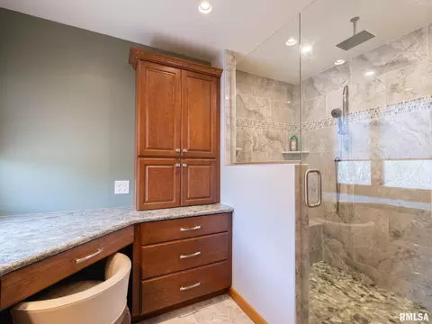 Bath - 11220 N Brooklyn Pl, Dunlap, IL 61525 photo 2 of 4